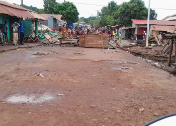 Boké-Délestage: Des barricades à la rentrée principale du marché hangar 