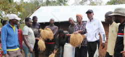 En Angola, des réfugiés retrouvent autonomie et dignité grâce à des projets agricoles soutenus par Nations Unies (ONU)