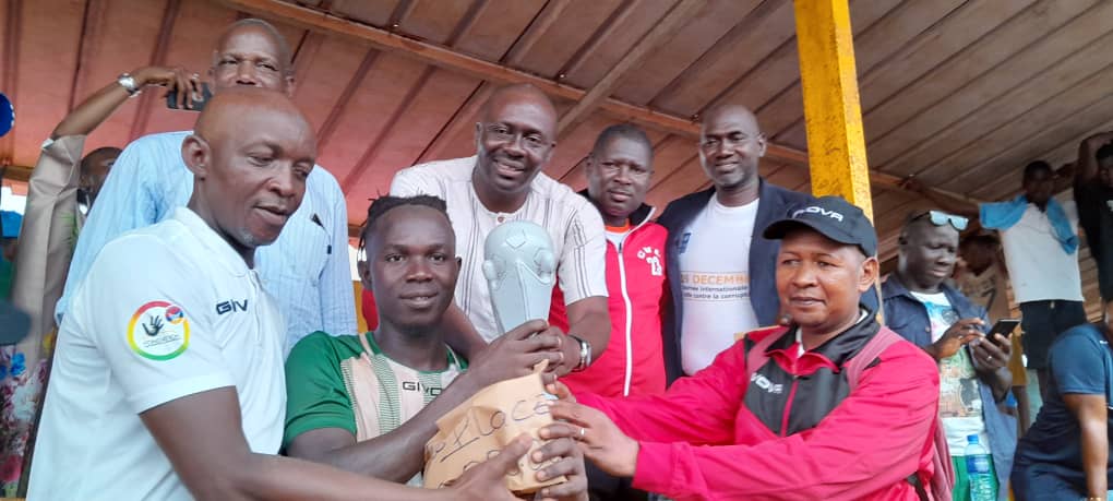 Boké : Finale du tournoi de football doté du trophée du Consortium SMB -Winning , la jeunesse vante les actions du Consortium