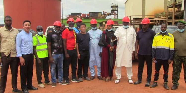 Sidikila vibre au rythme de la paix : Dr David Makongo touche les cœurs à travers un match de football