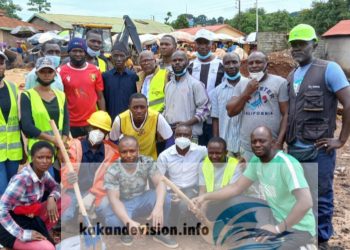 Boké – insalubrité : Autorités communales et jeunes sur pieds pour combattre les ordures 
