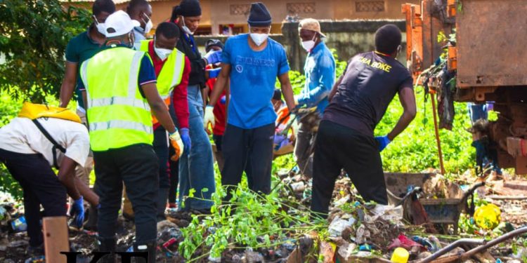 Boké – Insalubrité : La structure Kakandé Event’s lance son projet Boké ville propre et santé pour tous