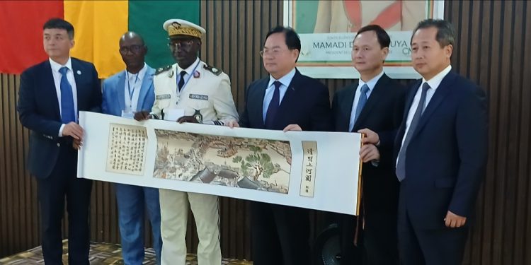 Boké – Coopération : Le vice gouverneur de Henan (Chine) reçu par son homologue de la région administrative de Boké