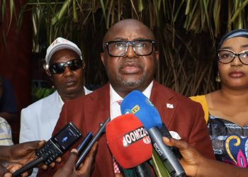 David Makongo dévoile son côté artistique à travers ses œuvres culturelles lors du lancement des activites de la 9ème édition du théâtre international de Guinée