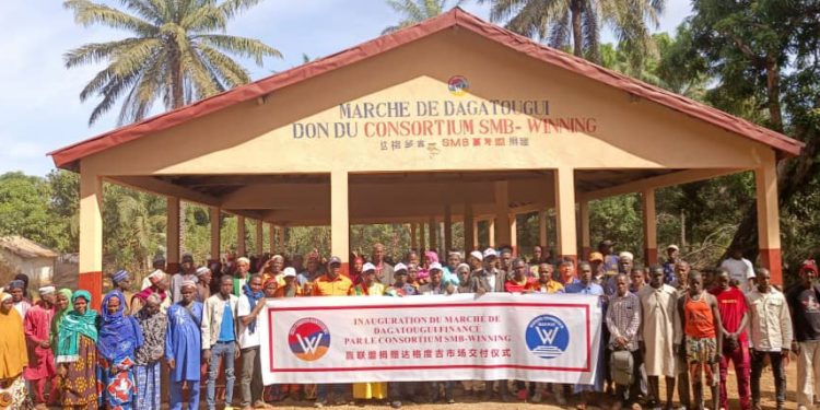 Boké – Société : La SMB offre un hangar au district de Kounsikansi