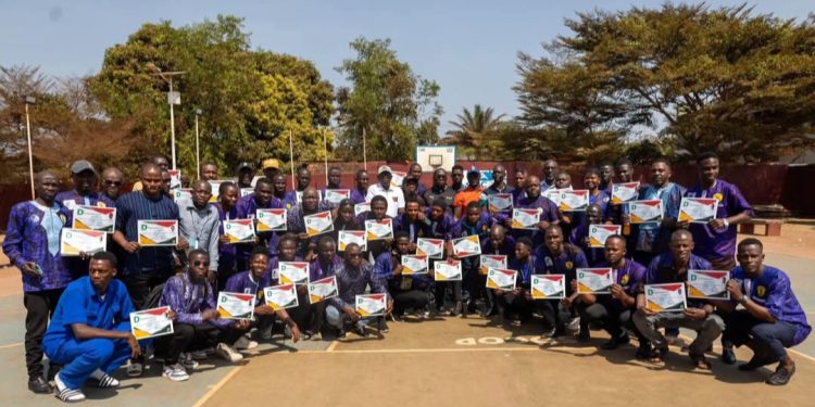 Boké – Formation : Formés par la DTN de la Feguifoot, 50 stagiaires reçoivent leurs diplômes de licence D CAF