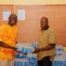 Boké – Marche de rassemblement : Mohamed Bangoura ancien DG de l’AINAIM offre 400 paquets d’eau à la préfecture