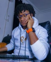 Guinée-Culture | Lancement officiel de Prophétie : Serge Abraham Thaddée dévoile un jeu d’aventure africain inédit au CCFG