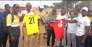 Boké – Football : Remise des équipements aux équipes qui participent au tournoi du consortium