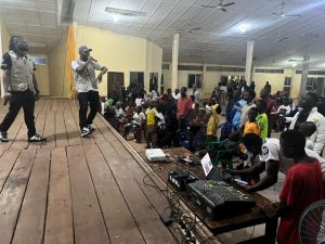 Nouvelle phase de sensibilisation à Conakry : l’OGLMI et le groupe Dépotoir unissent leurs forces contre la migration irrégulière