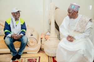 Labé : Ahmed Kanté rend visite au grand imam Elhadj Badrou Bah pour solliciter bénédictions et prières