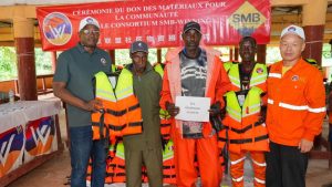 Boké – Pêche : le Consortium SMB-Winning offre des gilets de sauvetage aux communautés de Katounou et Kanfarandé