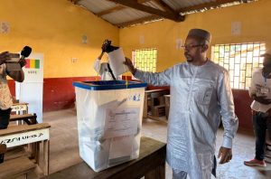 Boké – Scrutin présidentiel : forte mobilisation à Corrérah dès l’ouverture des bureaux 