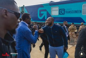 Guinée : Mamadi Doumbouya inaugure le train de voyageurs de la Compagnie du TransGuinéen